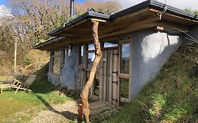 Rabbits 1Or 2 Bedroom Hobbit Style Hillset Earthen Dartmoor Eco Home