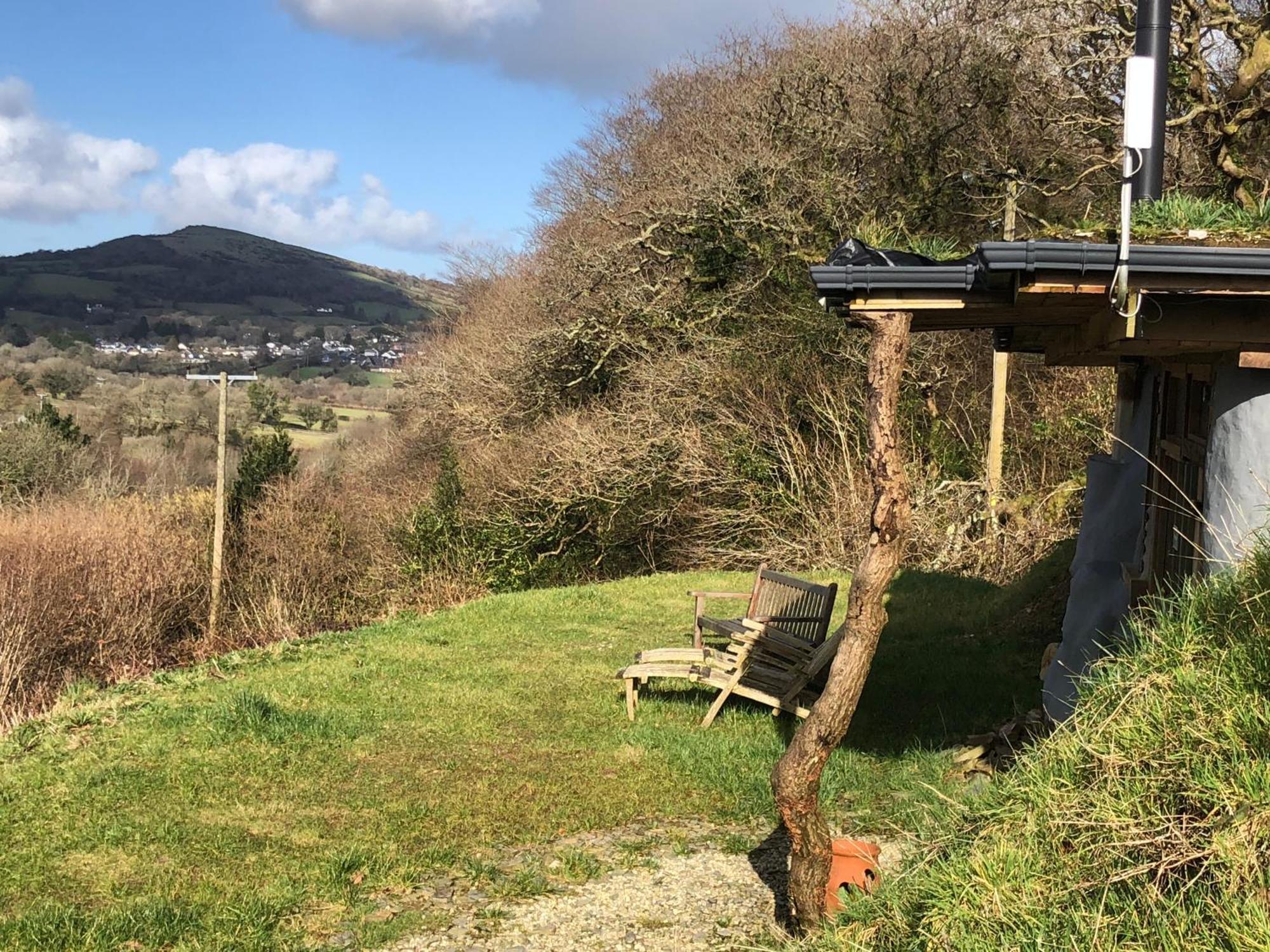 Rabbits 1Or 2 Bedroom Hobbit Style Hillset Earthen Dartmoor Eco Home South Brent Exterior photo