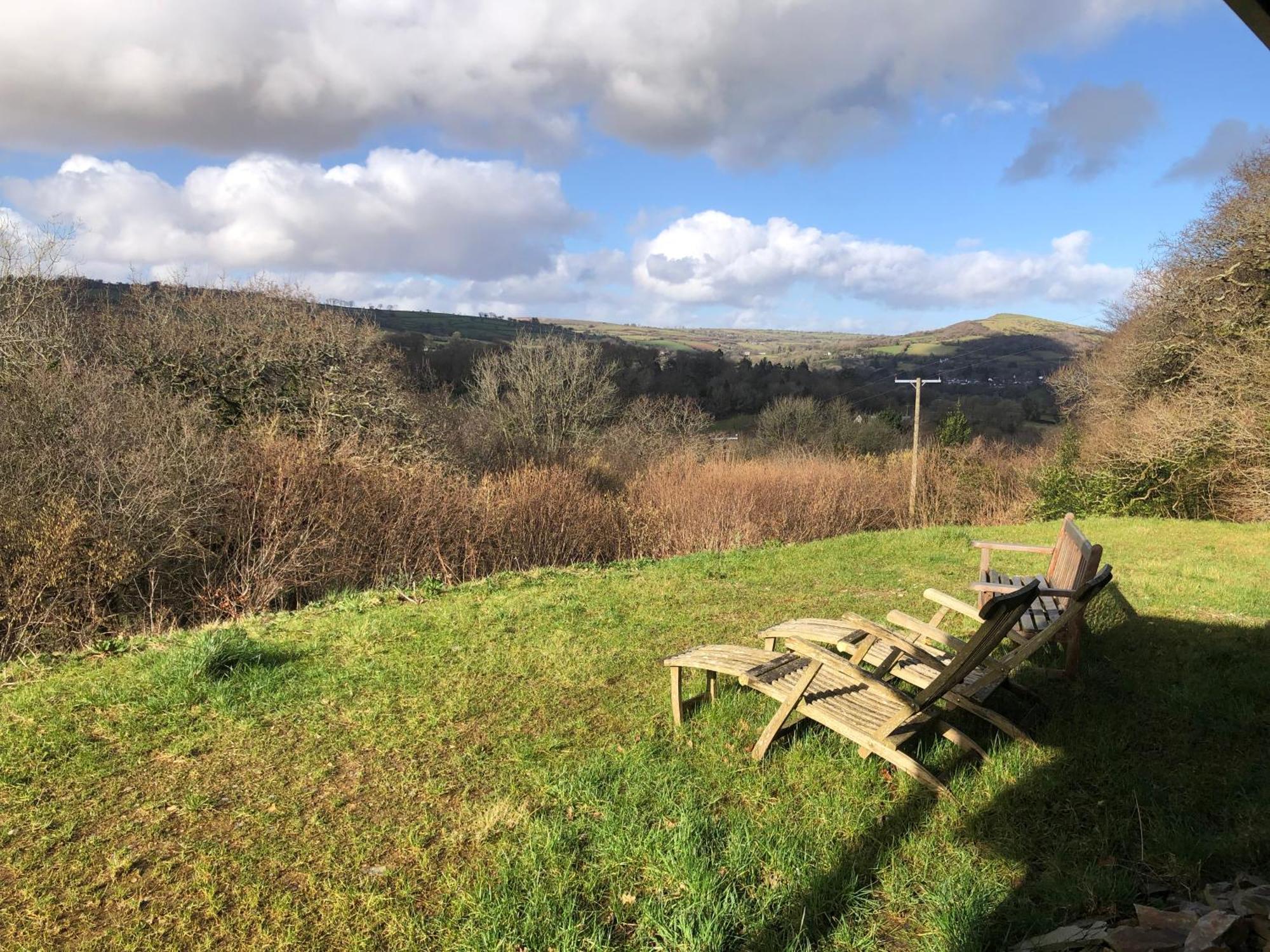 Rabbits 1Or 2 Bedroom Hobbit Style Hillset Earthen Dartmoor Eco Home South Brent Exterior photo